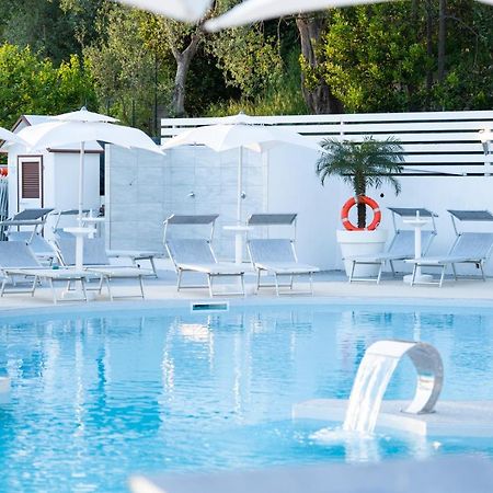ماسّا لوبْرينسِ Hotel & Spa Relais Freedom Club المظهر الخارجي الصورة